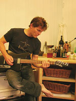 Morten and his Tonfuchs guitar - Photo by Tonfuchs.de